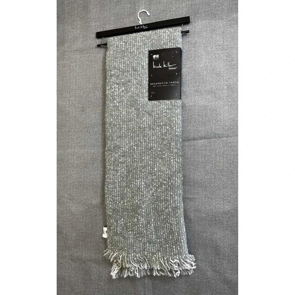 Nicole Miller Home textured decorative throw 50”x70”(127cm x 178cm)